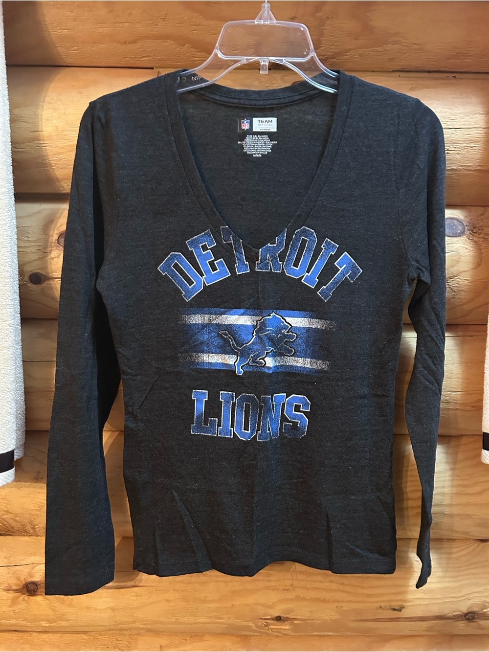 Team Apparel Detroit Lions Long Sleeve V-Neck Tee - Black & Blue